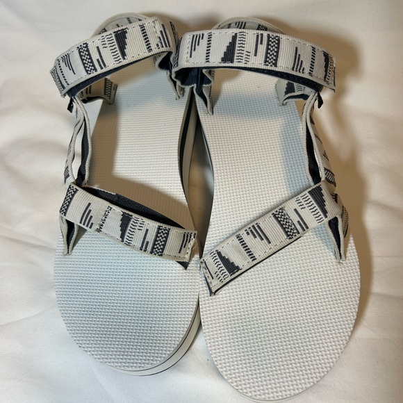 Teva Platform Sandals White Adjustable Straps Size 10 Geometric Gray - Picture 11 of 16